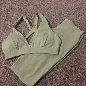ALO Yoga light green set